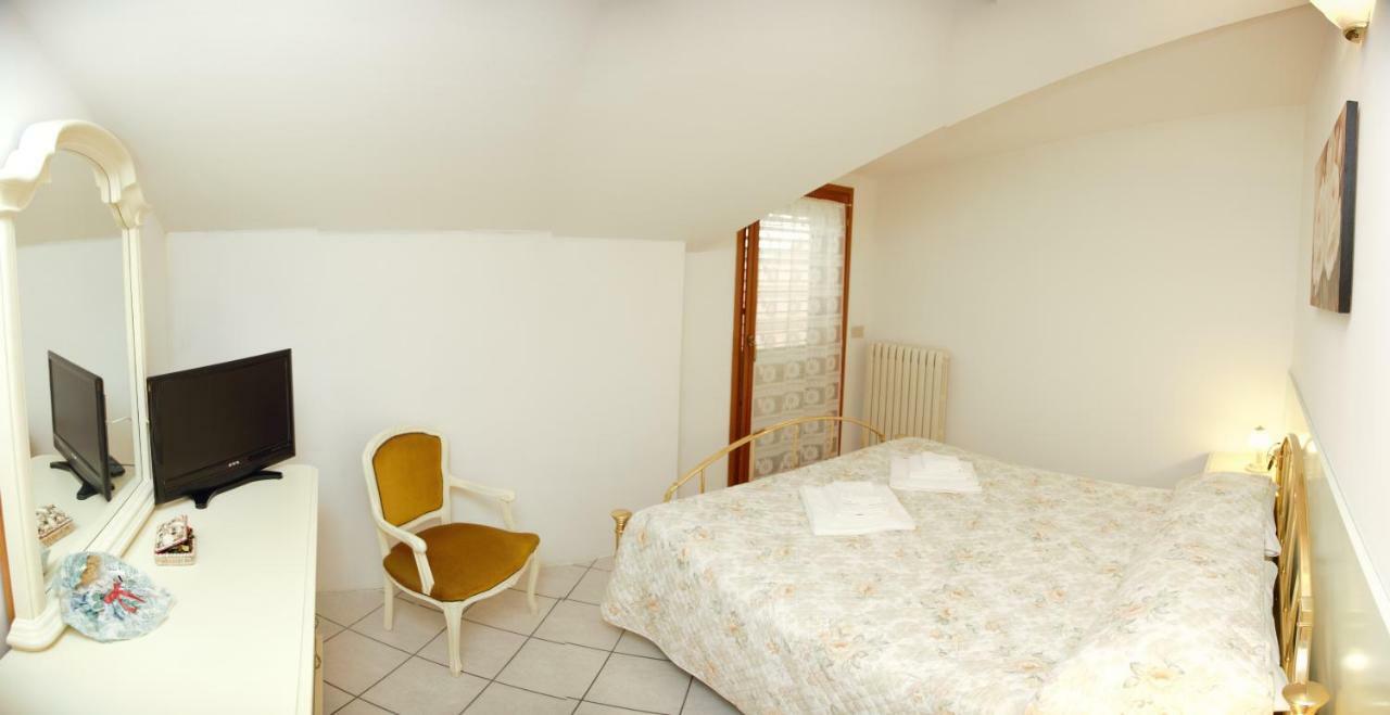 Sant'Omero Il Gruccione Bed & Breakfast エクステリア 写真